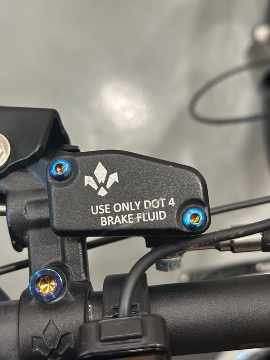 Formula Emoto Reservoir Bolts